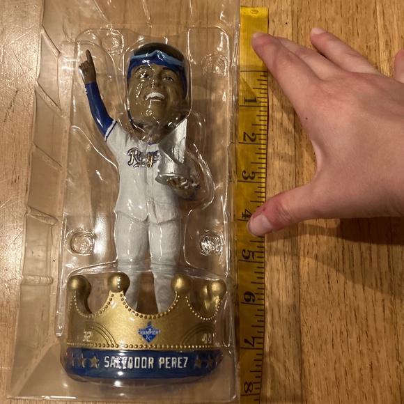 Collectible: KC Royals Bobblehead Salvador Perez 2015 World Series Champions - Picture 9 of 9